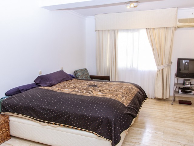 6 Sovrums Villa i Estepona