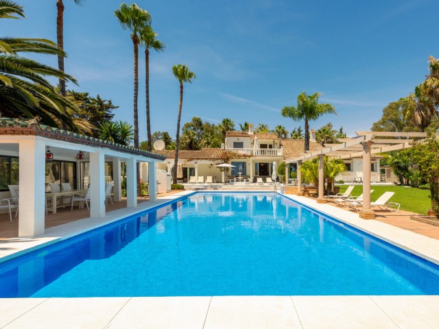 6 Schlafzimmer Villa in Estepona