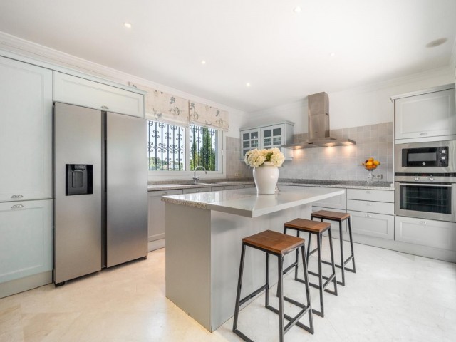 5 Schlafzimmer Villa in Nueva Andalucía