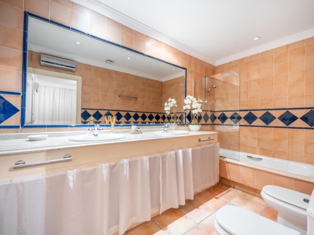 5 Schlafzimmer Villa in Nueva Andalucía