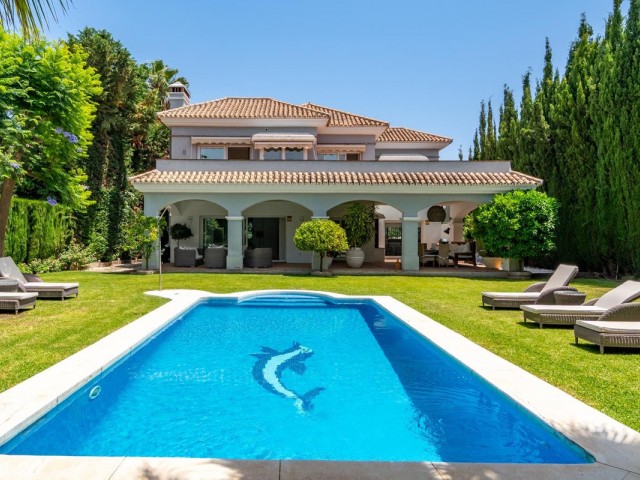 5 Bedrooms Villa in Nueva Andalucía