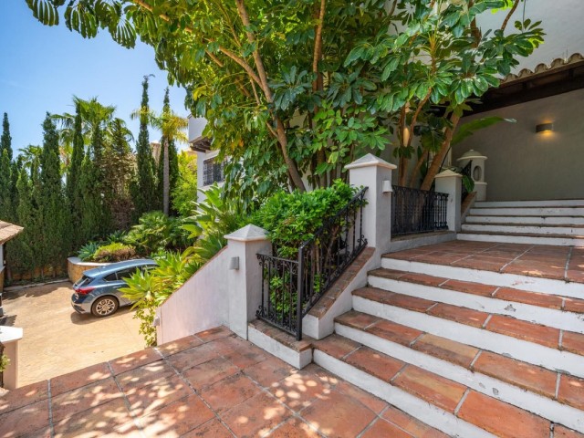 5 Bedrooms Villa in Nueva Andalucía