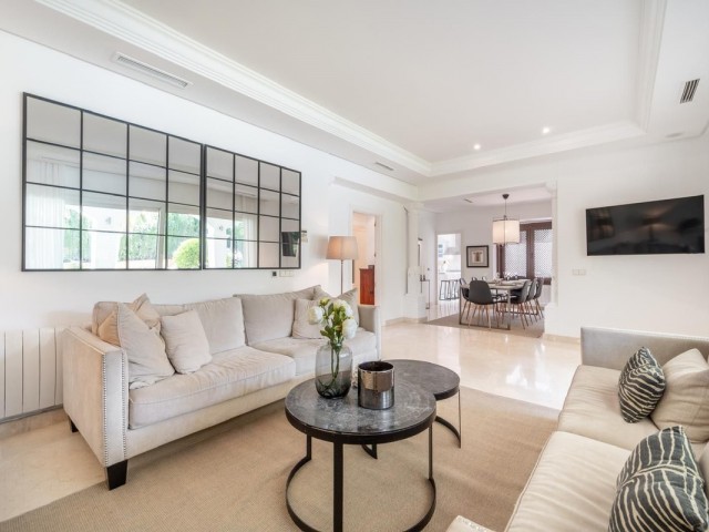 5 Bedrooms Villa in Nueva Andalucía