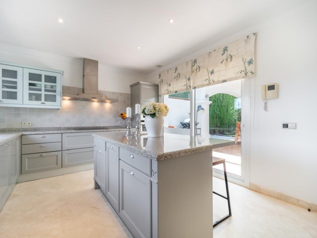 5 Bedrooms Villa in Nueva Andalucía
