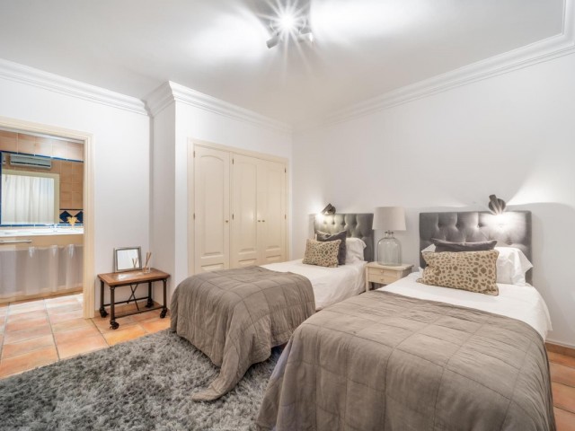 5 Bedrooms Villa in Nueva Andalucía