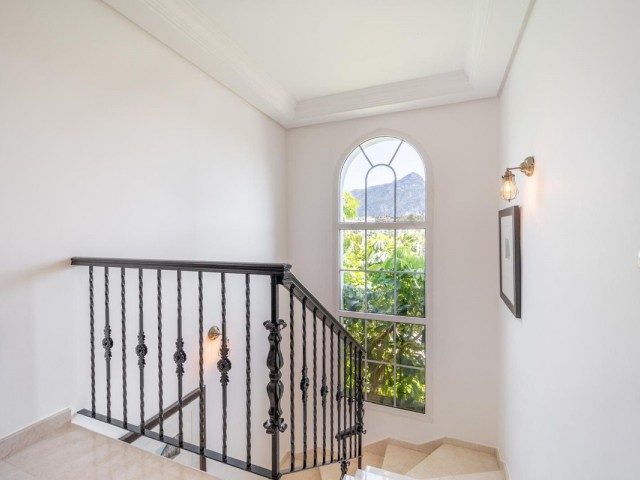5 Bedrooms Villa in Nueva Andalucía
