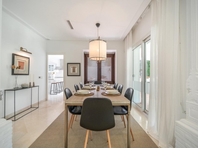 5 Bedrooms Villa in Nueva Andalucía