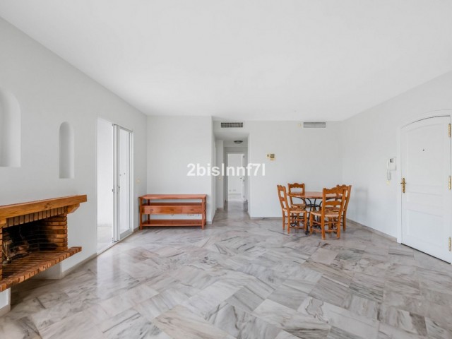 2 Bedrooms Apartment in Elviria