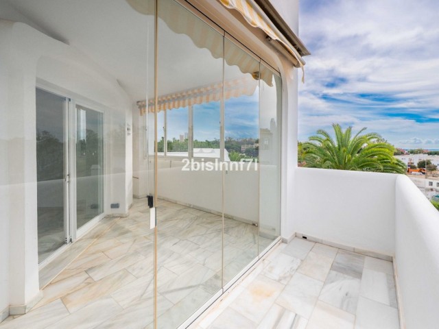 2 Bedrooms Apartment in Elviria