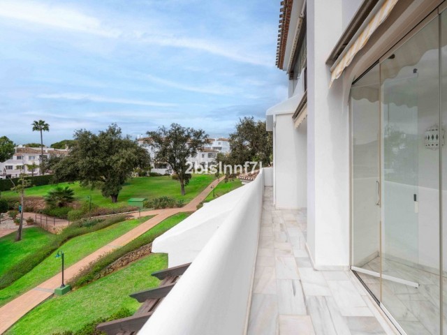 2 Bedrooms Apartment in Elviria