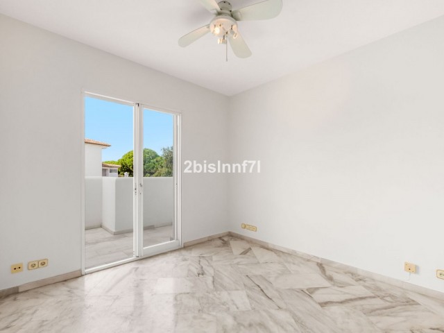 2 Bedrooms Apartment in Elviria