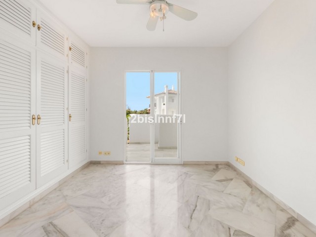 2 Bedrooms Apartment in Elviria