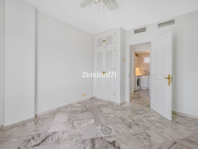 2 Bedrooms Apartment in Elviria