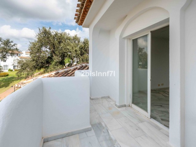 2 Bedrooms Apartment in Elviria