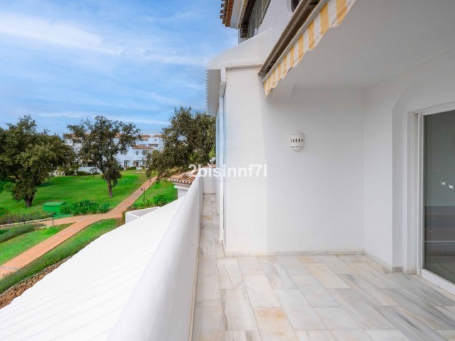 2 Bedrooms Apartment in Elviria