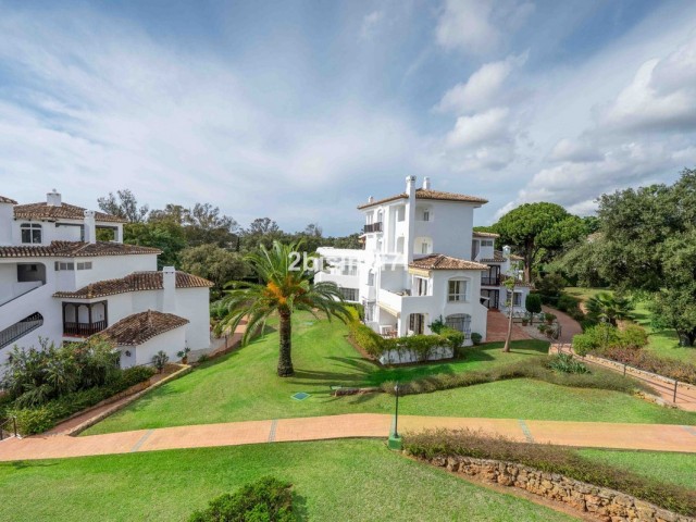 2 Bedrooms Apartment in Elviria