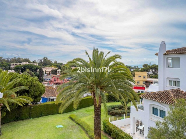 2 Bedrooms Apartment in Elviria