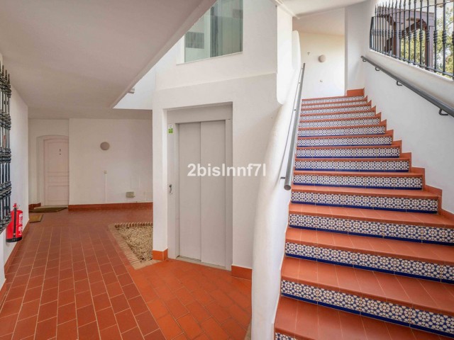 2 Bedrooms Apartment in Elviria