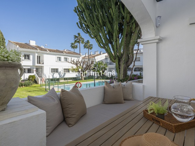 4 Schlafzimmer Reihenhaus in Nueva Andalucía