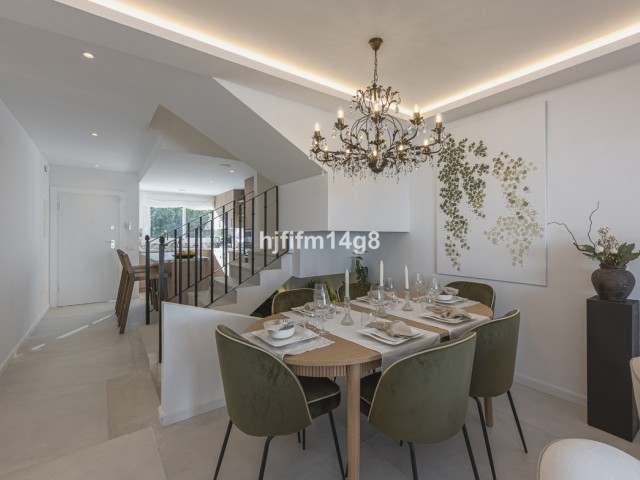 4 Schlafzimmer Reihenhaus in Nueva Andalucía