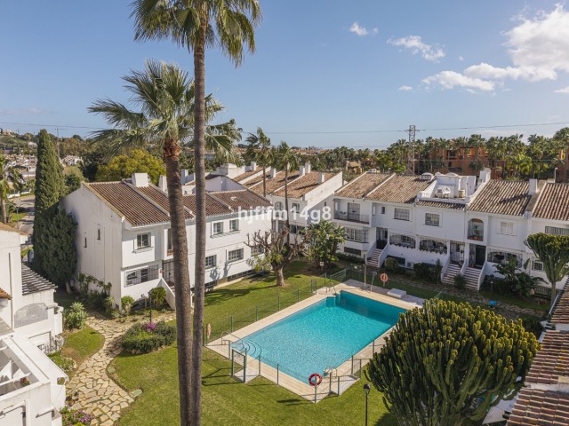 4 Makuuhuoneen Rivitalo Nueva Andalucía