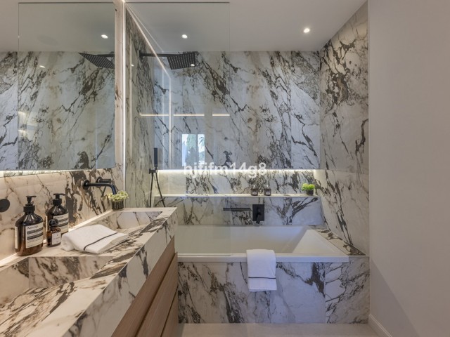 4 Makuuhuoneen Rivitalo Nueva Andalucía