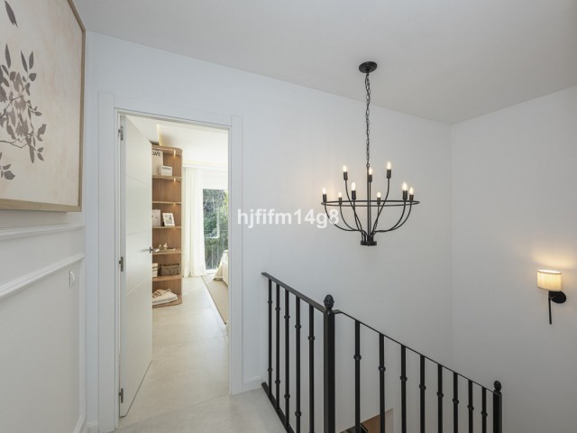 4 Makuuhuoneen Rivitalo Nueva Andalucía