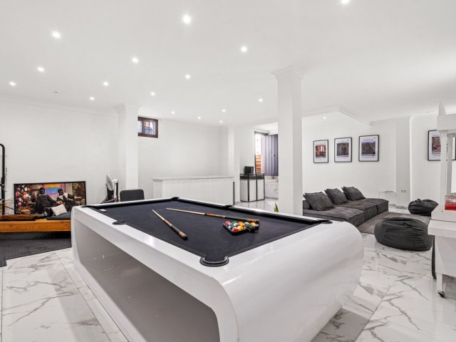 5 Schlafzimmer Villa in Estepona