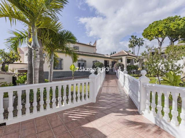 6 Bedrooms Villa in Benalmadena Costa