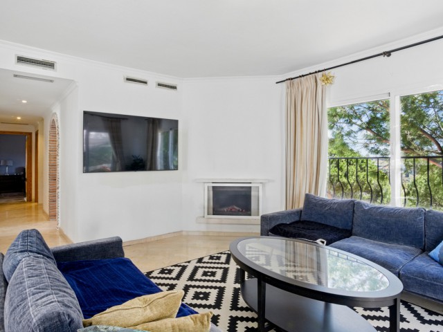 4 Schlafzimmer Apartment in Nueva Andalucía