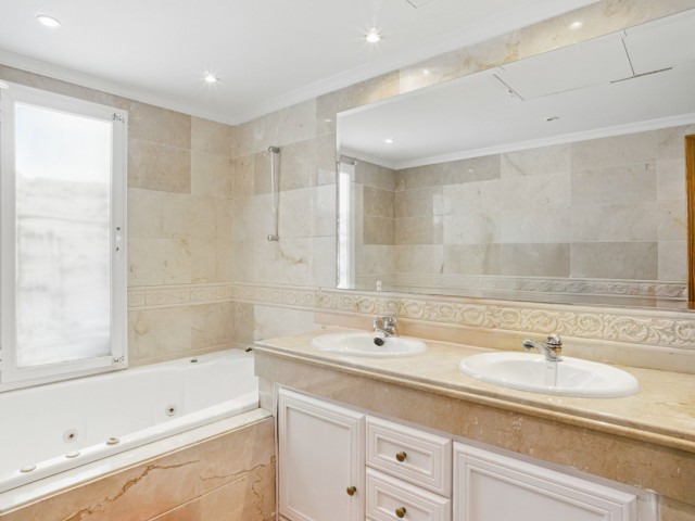 4 Schlafzimmer Apartment in Nueva Andalucía