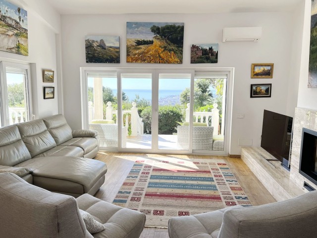 Villa avec 6 Chambres  à Mijas