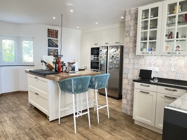 Villa avec 6 Chambres  à Mijas