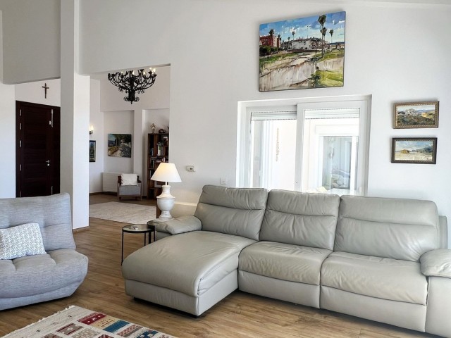 6 Makuuhuoneen Huvila Mijas