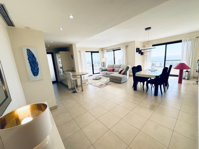 Penthouse in Altos de los Monteros