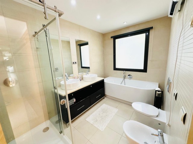 Penthouse in Altos de los Monteros