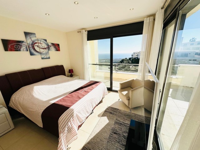 Penthouse in Altos de los Monteros