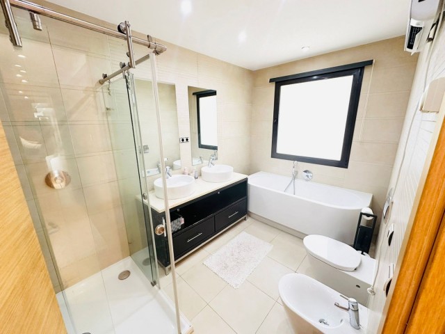 Penthouse in Altos de los Monteros