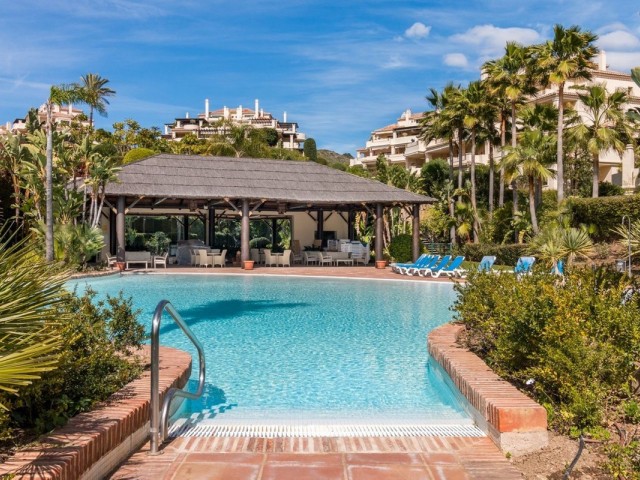 2 Bedrooms Apartment in Benahavís