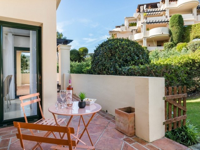 2 Bedrooms Apartment in Benahavís