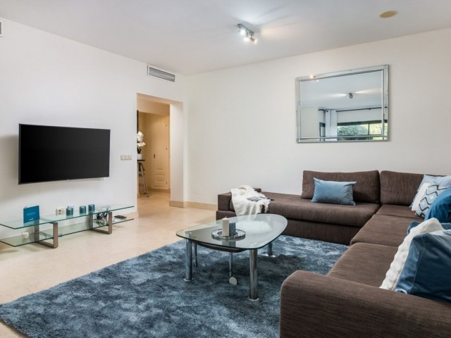 2 Bedrooms Apartment in Benahavís