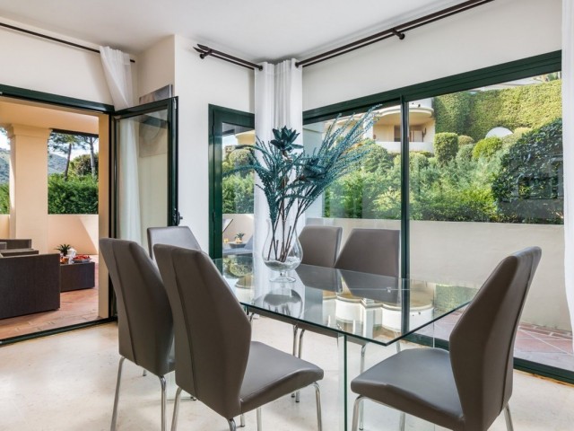 2 Bedrooms Apartment in Benahavís