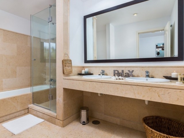 2 Bedrooms Apartment in Benahavís