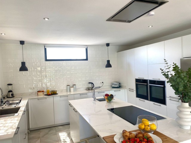 6 Schlafzimmer Villa in Nueva Andalucía