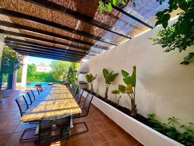 6 Schlafzimmer Villa in Nueva Andalucía