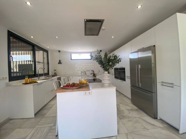 6 Schlafzimmer Villa in Nueva Andalucía