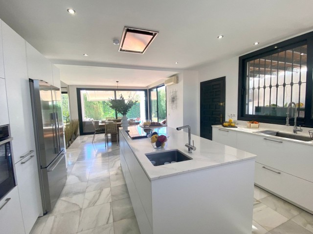 6 Schlafzimmer Villa in Nueva Andalucía