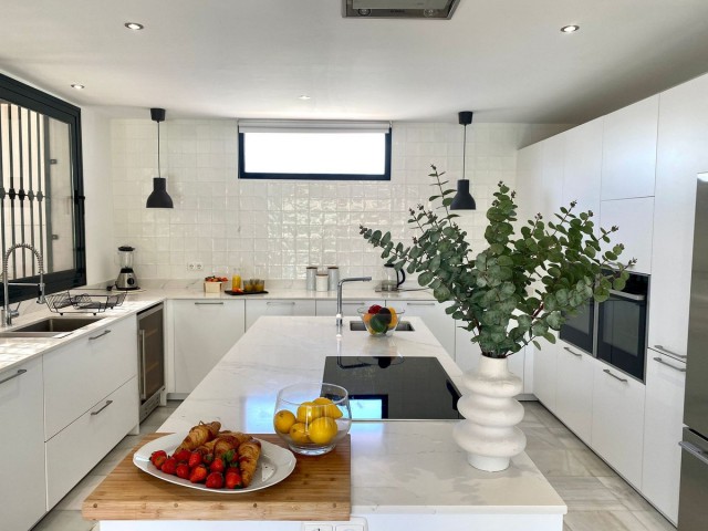 6 Schlafzimmer Villa in Nueva Andalucía