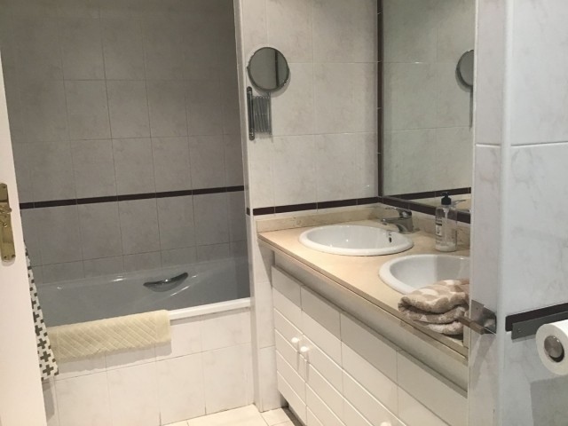 Appartement avec 3 Chambres  à Riviera del Sol