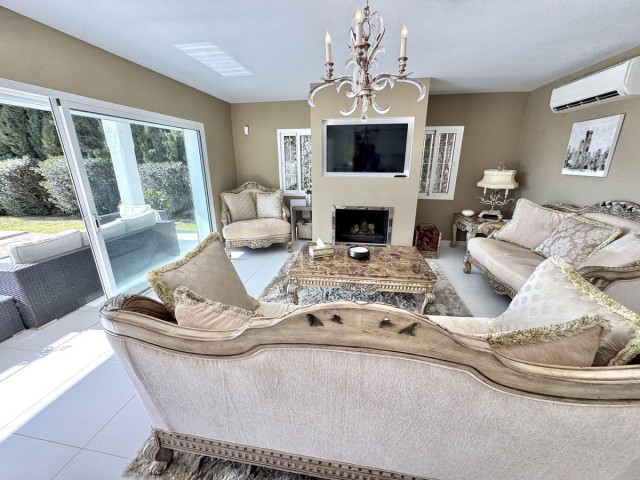 Villa avec 5 Chambres  à Calahonda